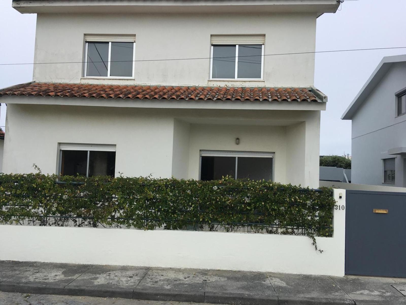 Arvore Cozy Com Jardim Luaran gambar